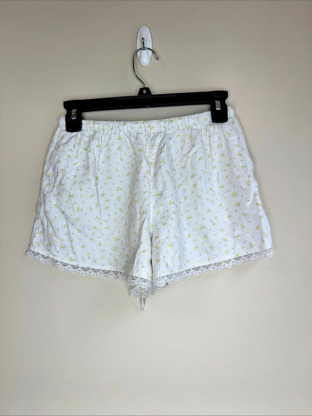 Aéropostale Linen-Blend Floral Lace-Trim Lounge Shorts White & Yellow XXS